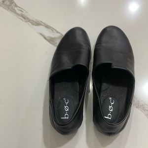 BOC size 8 black women’s loafers great condition gently born.